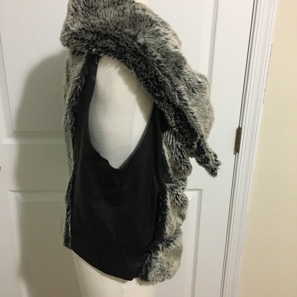 Fete Shaggy Faux Fur Vest - Picture 3 of 5